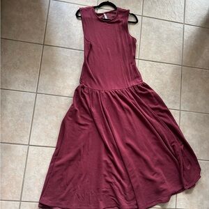 Chic Sleeveless Maxi Dress in Rich Burgundy